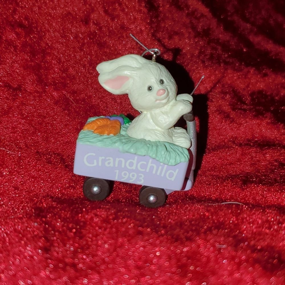 Vintage 1993 Hallmark Keepsake Grandchild Easter Ornament Bunny Rabbit Wagon - Picture 5 of 14